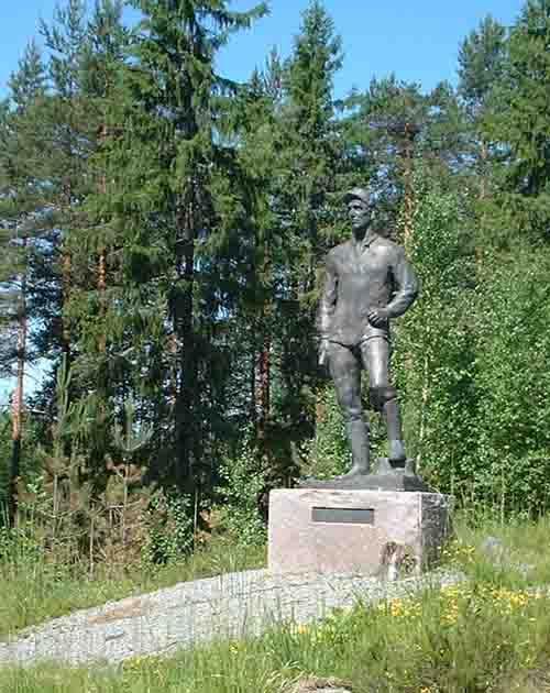 Statue av skogsarbeideren - Klikk for stort bilde