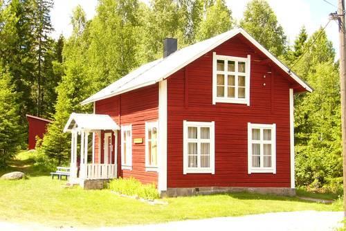 Bilde av museet - rød gammel tømmerstue - Klikk for stort bilde